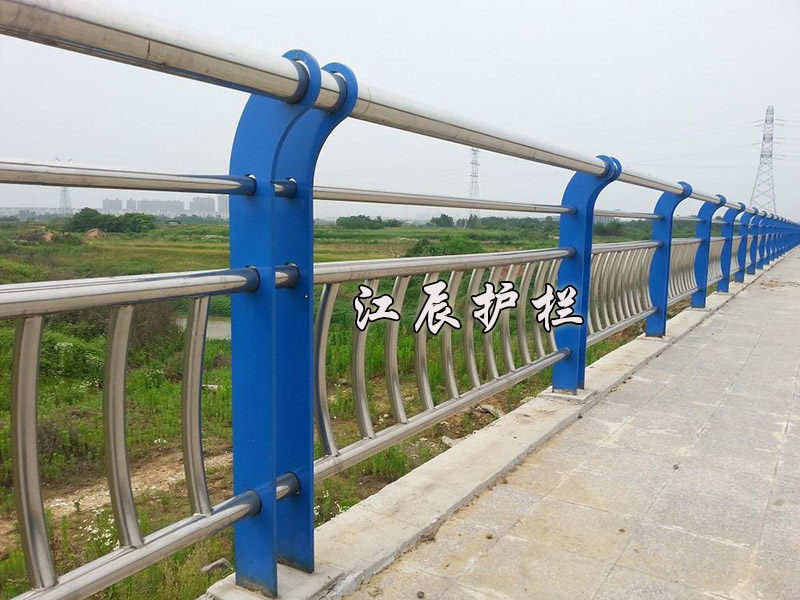 不锈钢管交通护栏 - 花箱护栏_道路护栏厂家_不锈钢管